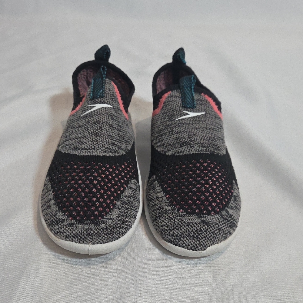 Speedo SURFWALKER Girls Gray and Pink Slip-On Water Shoes Size M 2-3